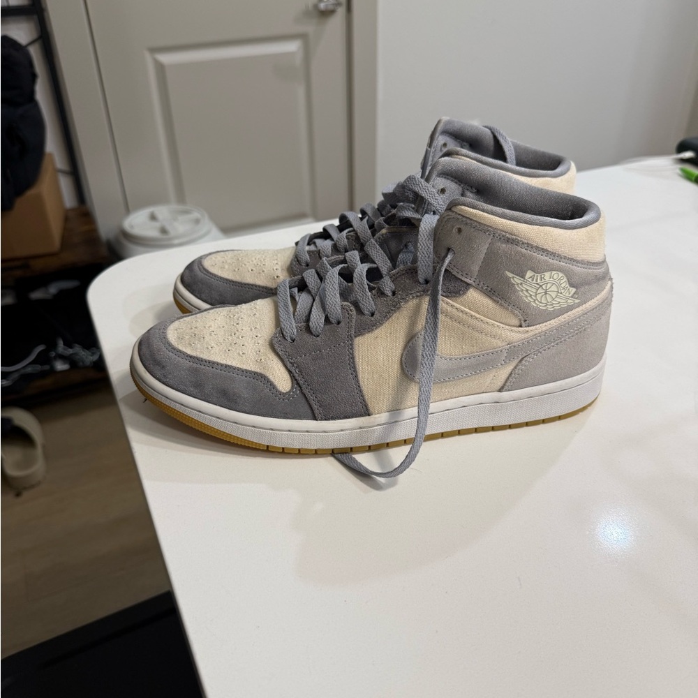 Jordan Air Jordan 1 SE Mid Coconut Milk Particle Grey DN4281-100 Suede Men's - Picture 3 of 7